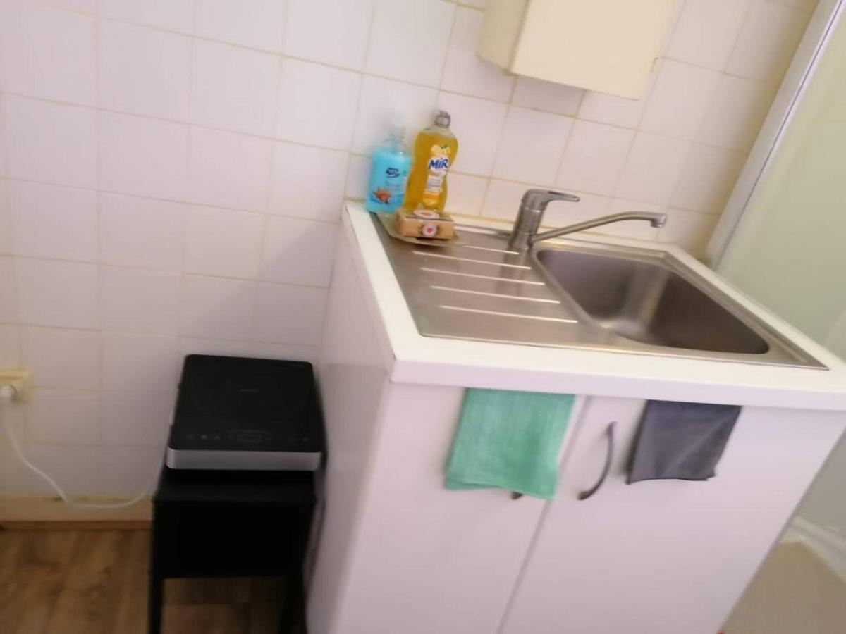 Appartement Studio Calme Pres Des Champs Elysees *